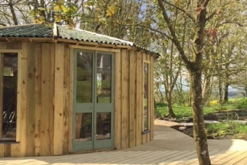The Roundhouse - Unique Space Nestled In The Trees Begelly Exterior photo